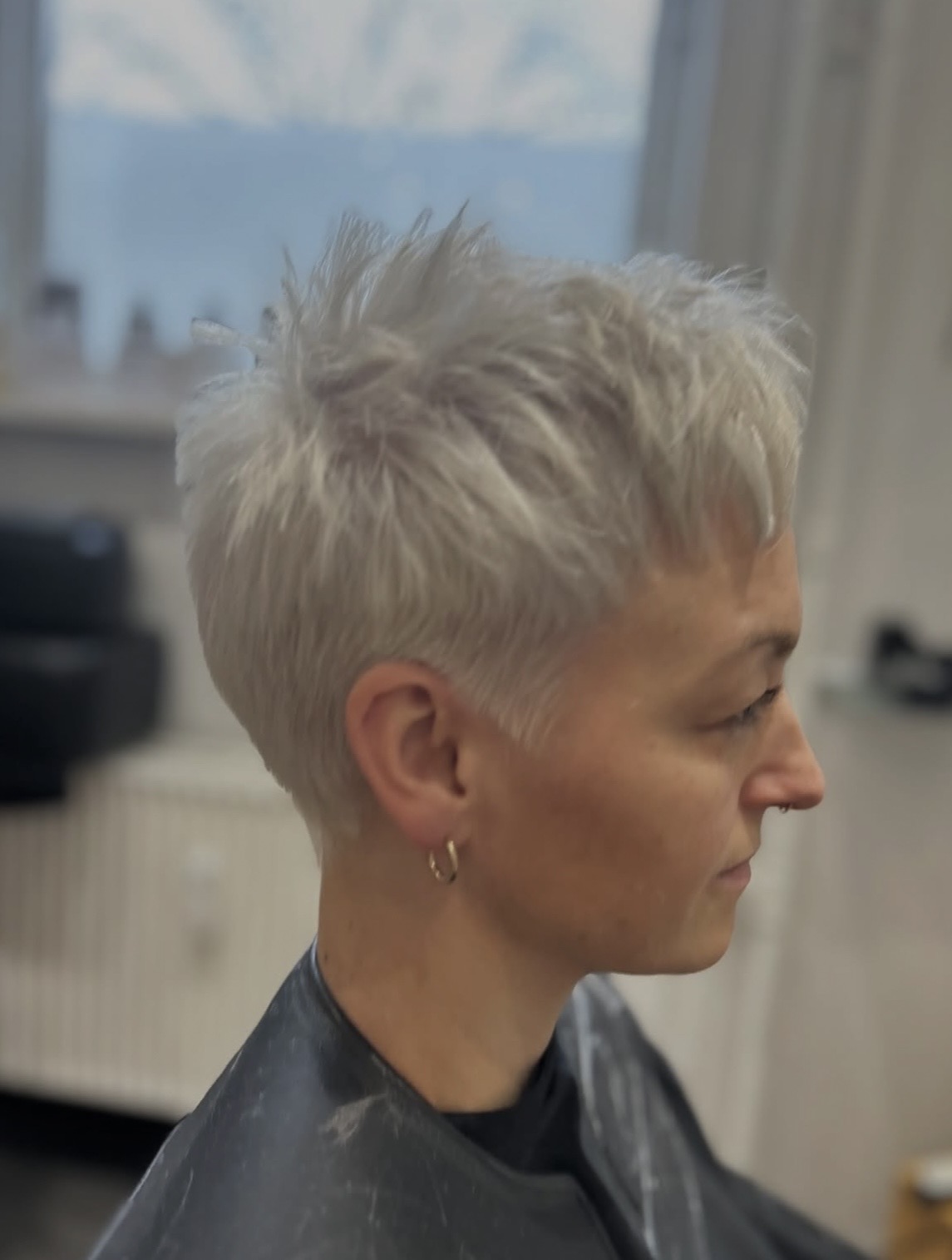 Kort platinum pixie klip
